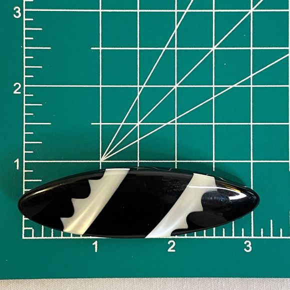 Black And Moonstone White Resin Oval Brooch - Picture 8 of 8